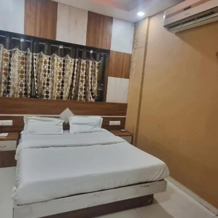 Hotel Jay Bhawani Ahmedabad Buitenkant foto