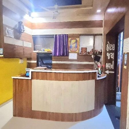 Hotel Jay Bhawani Ahmedabad Buitenkant foto