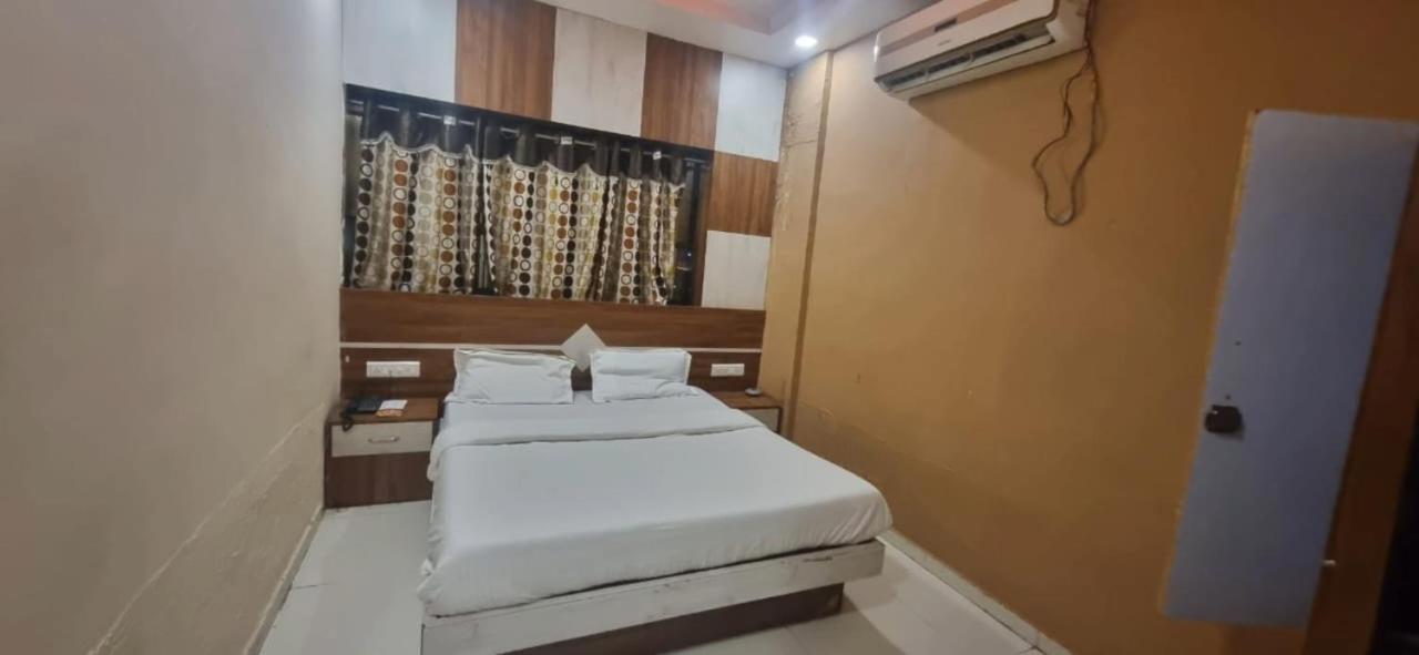Hotel Jay Bhawani Ahmedabad Buitenkant foto